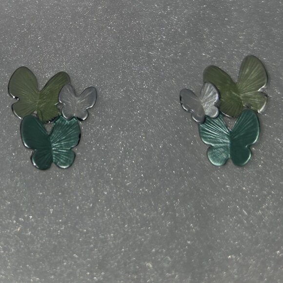 Butterfly Elegance Green enamel 17" Chain with 3" extender and matching earings - Picture 3 of 5